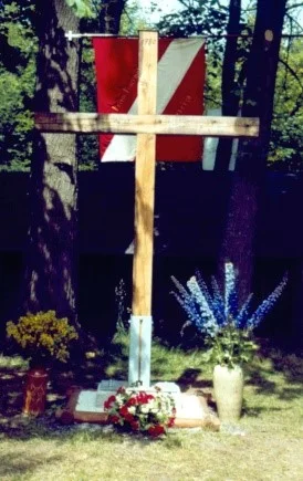 Einweihung_Kreuz_Blockhuette_1980.jpg